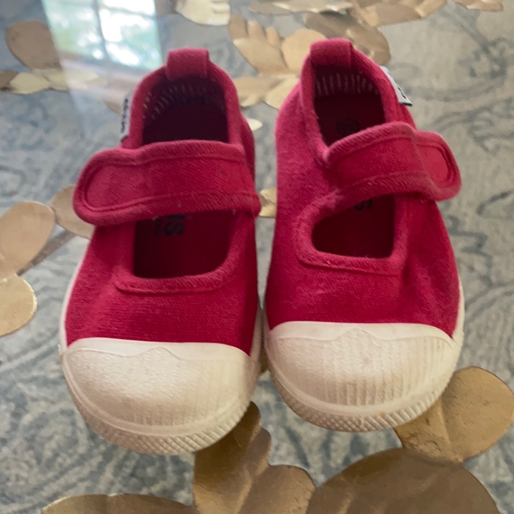 Red Chus shoes size 23 or 6.5-7